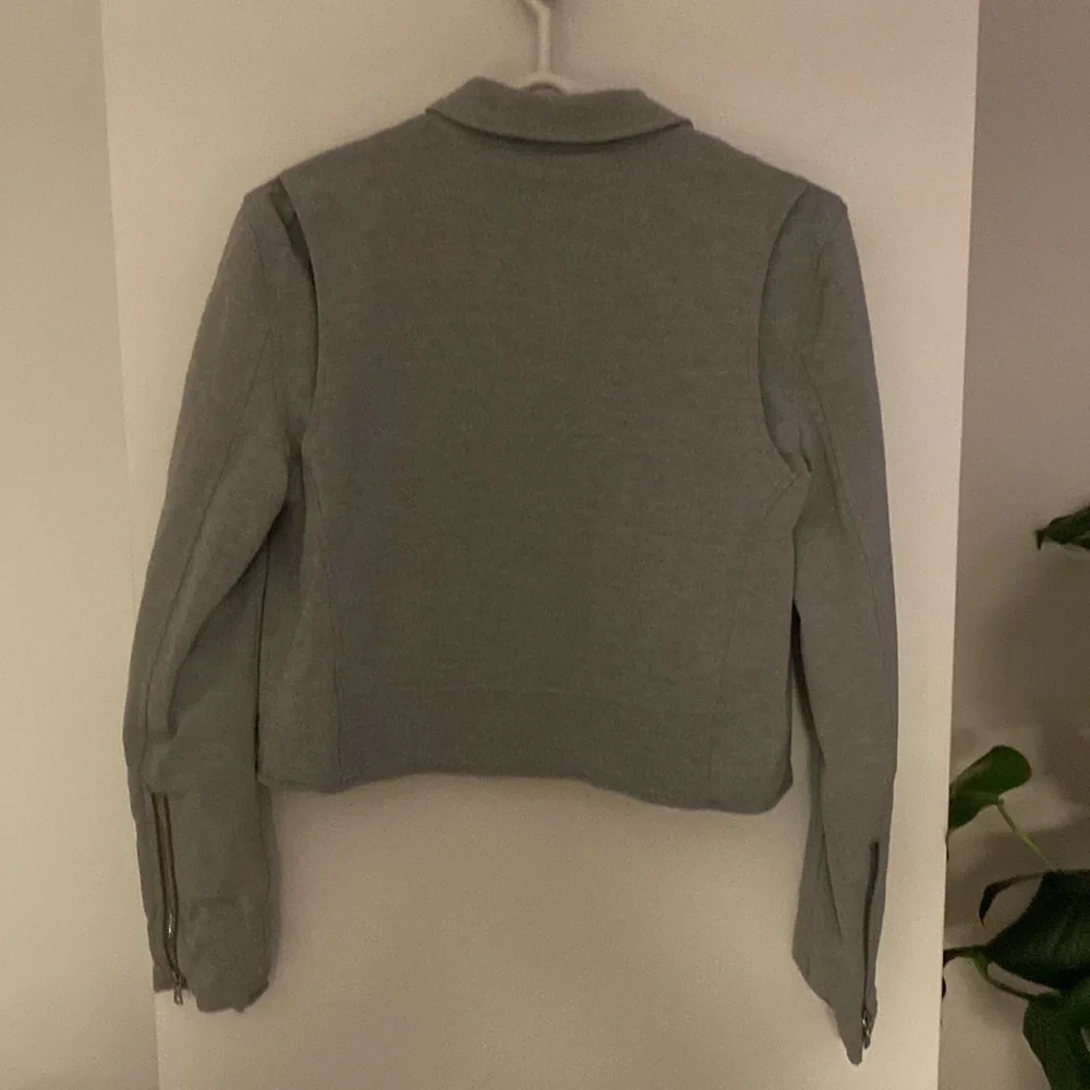 KIT AND ACE triumph Moto style, Crop Jacket, Heather Grey 6 cashmere blend - Picture 3 of 5